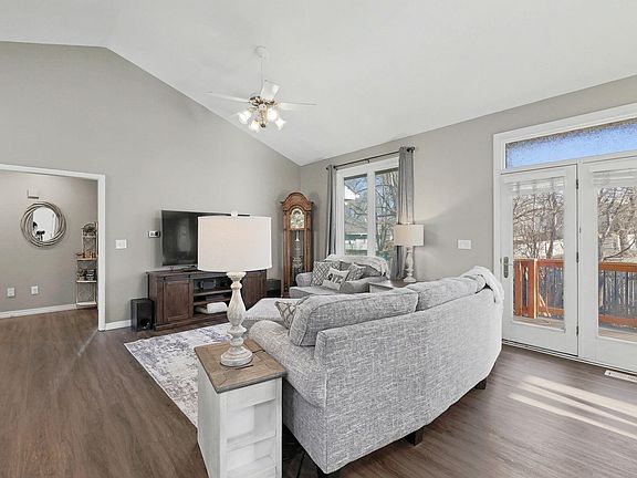 5th image of 2220 Gentry Ln