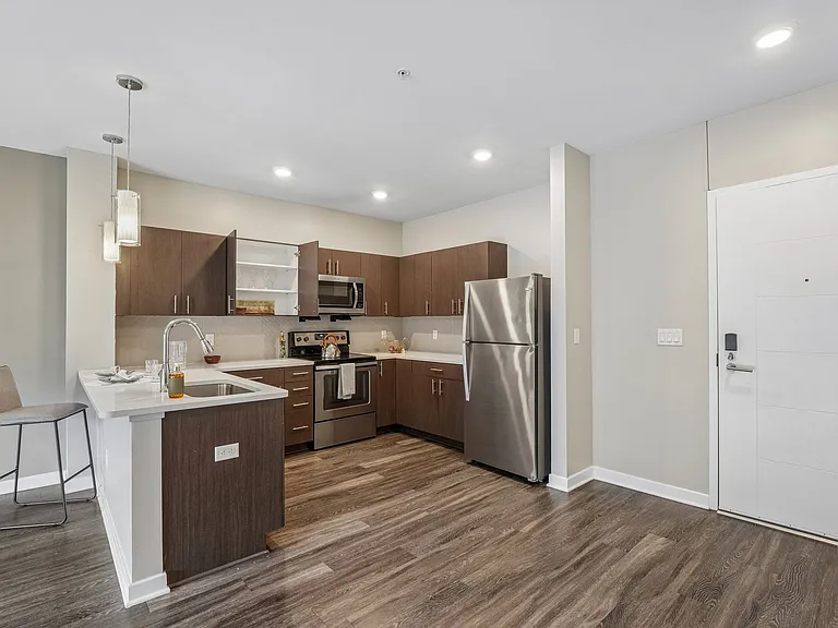 Cosmopolitan Apartments — Photo 16