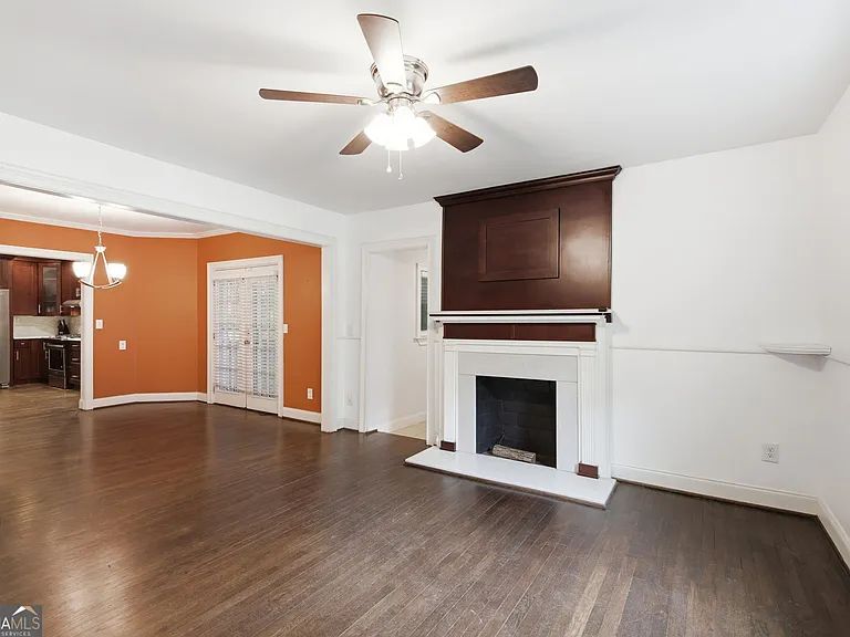 1669 Emerald Ave SW — Photo 3