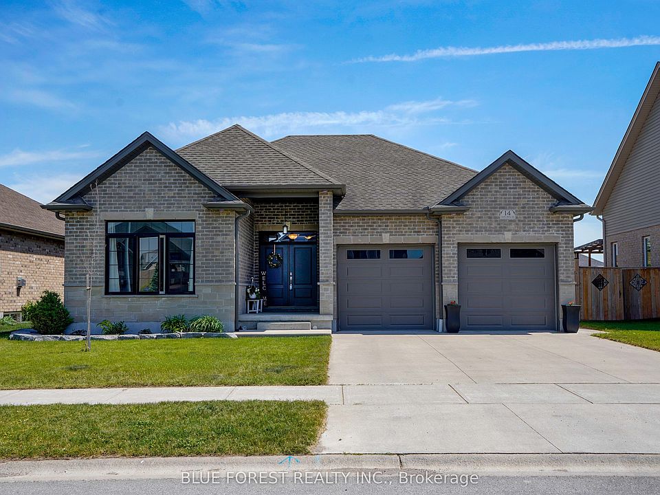 1st image of 14 Thames Springs Cres