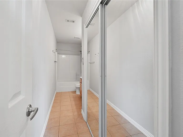 1001 Krenek Tap Rd #2102 — Photo 18