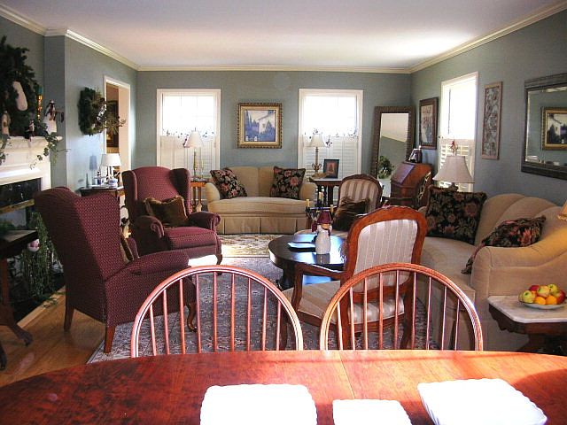 1st image of 111 Fruit Hill Dr
