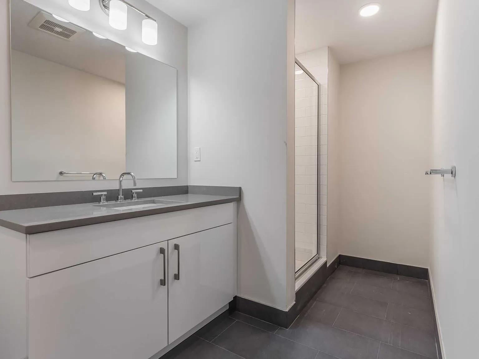 4 bed, $8,000 — Photo 4