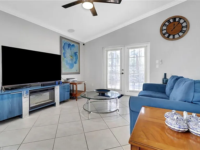 7477 Lourdes Ct — Photo 5
