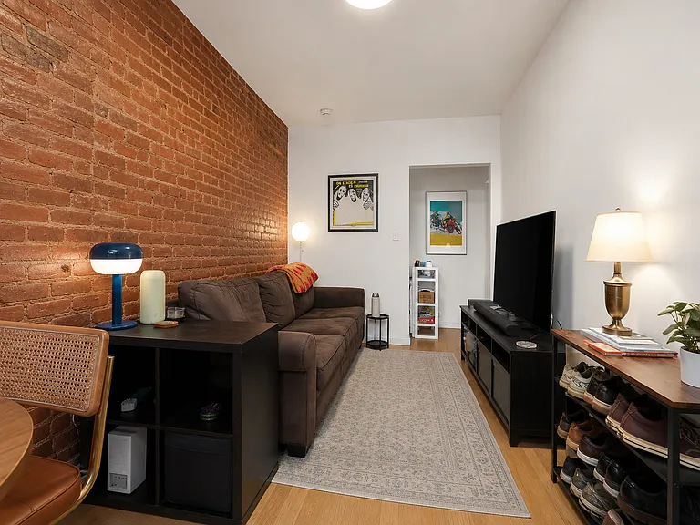 851 Hart St #2 — Photo 2