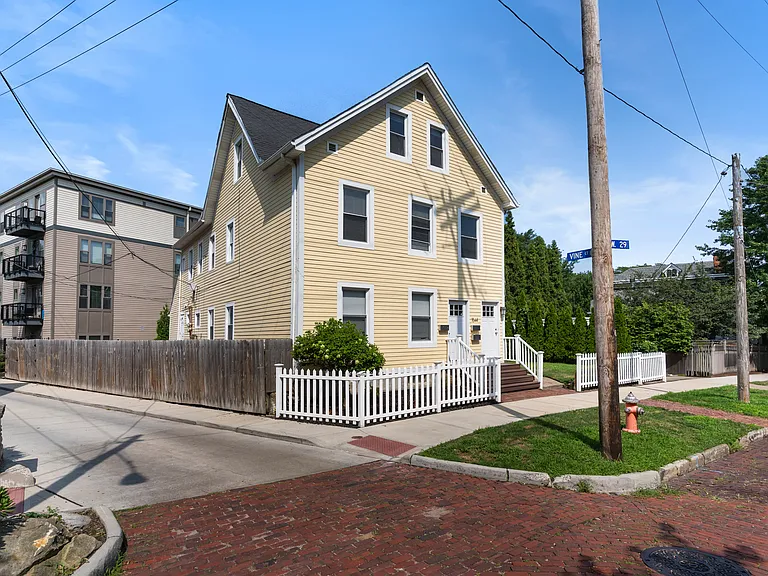 1544 W 29th St #3 — Photo 3