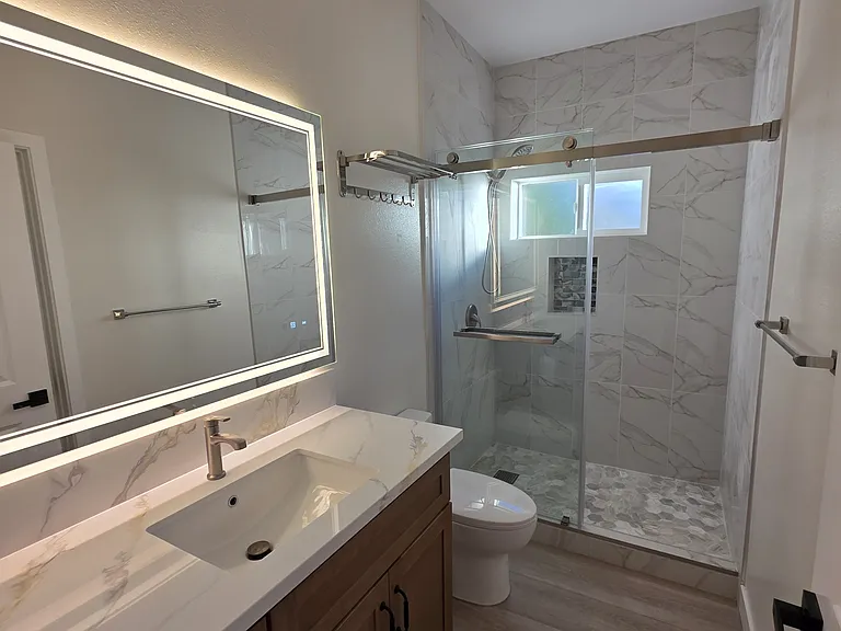 552 W Howard St — Photo 28