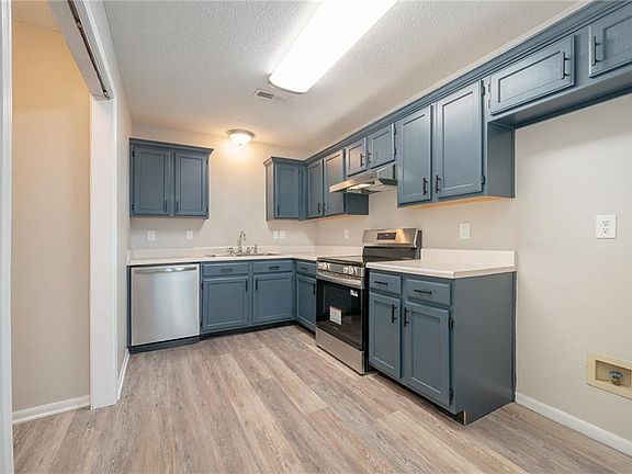 5th image of 212 NW Parker Dr