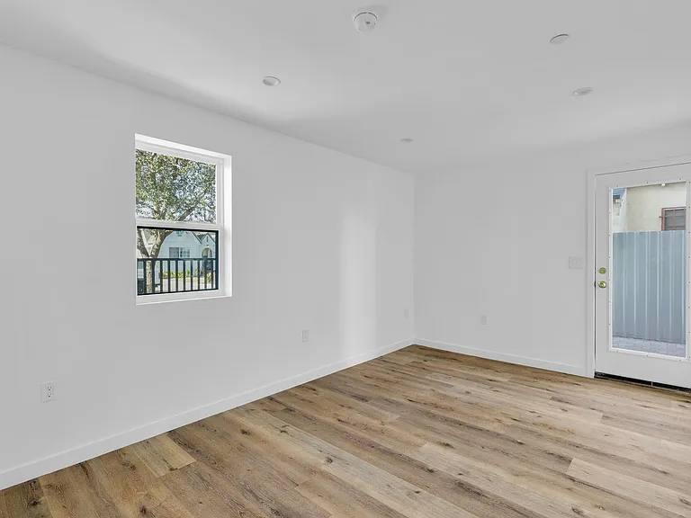 Best Priced Luxury 4 & 5 Bed Townhomes in Mid-City! — Photo 17