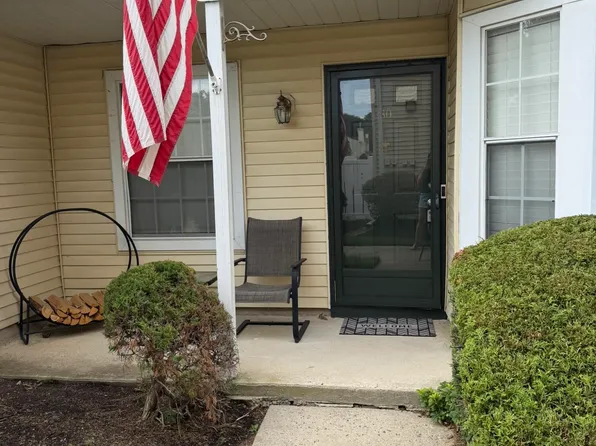 30 Mill Run W #241, Hightstown, NJ 08520