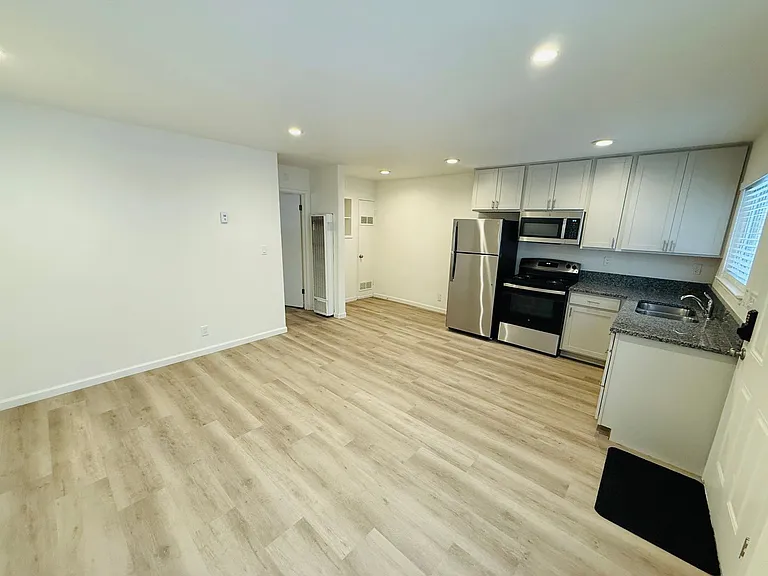946 Modesto Ave #4 — Photo 4