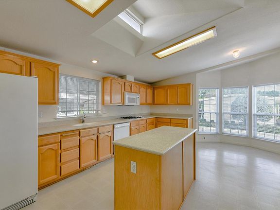 3rd image of 501 Mill Pond Dr #501