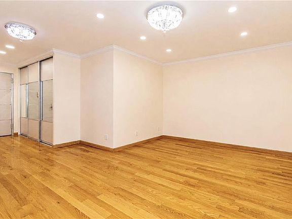 3rd image of 2547 W 2nd St APT 2F