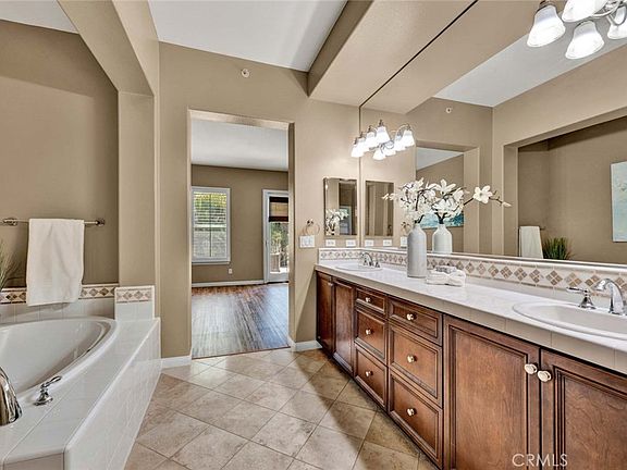 4th image of 18960 Pelham Way