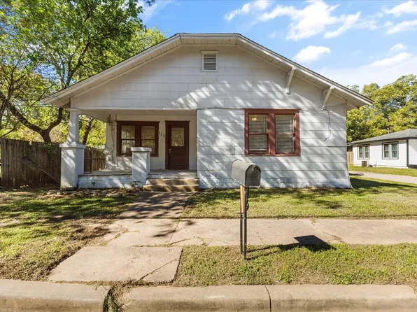 609 N Robinson St, Cleburne, TX 76031