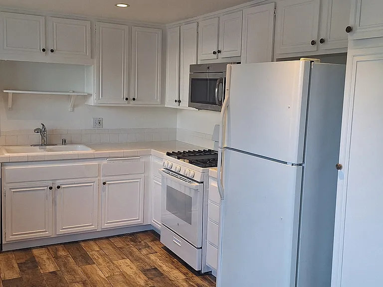 255 Green Moor Pl — Photo 4