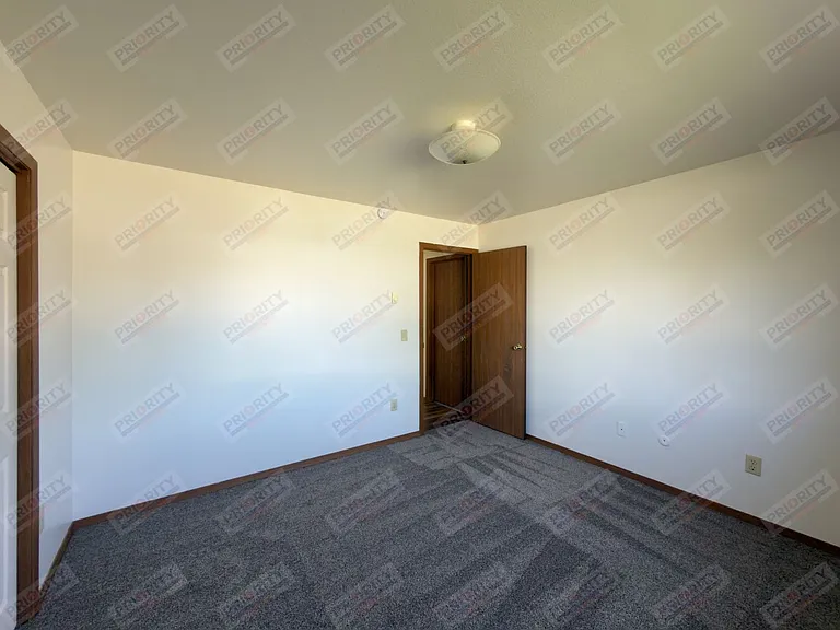 701 S Brooks Ave — Photo 9