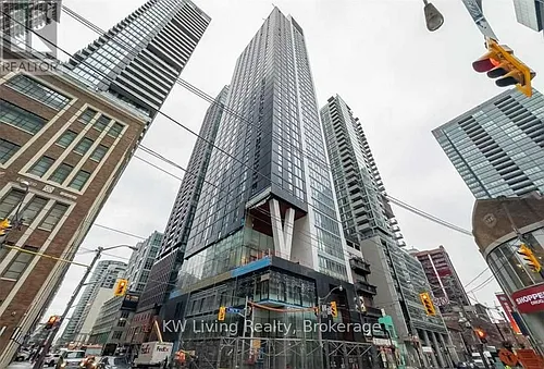 357 King St W #802 Photo 1
