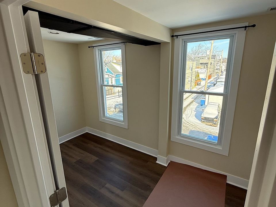 1st image of 4311 W Melrose St #2