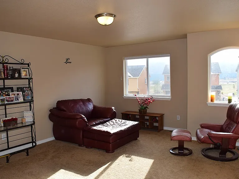 Loft in 2nd floor with sweeping mountain views