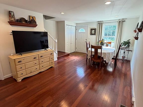 5th image of 5 Alden Ct