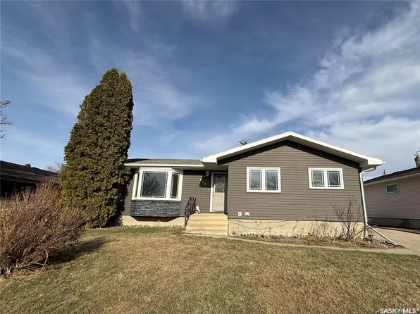 910 8th STREET W, Kindersley, SK S0L 1S0