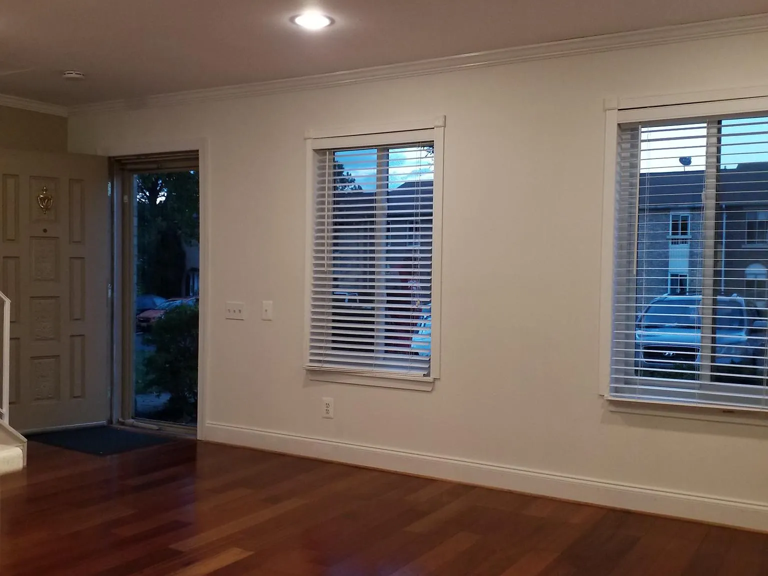 3 bed, 1320 sqft, $2,400 — Photo 2