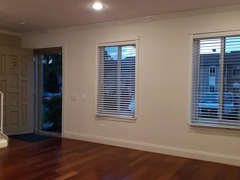 9516 Tippett Ln — Photo 2