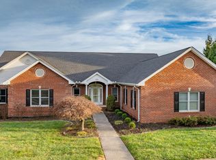 131 Simmons Rdg, Johnson City, TN 37604
