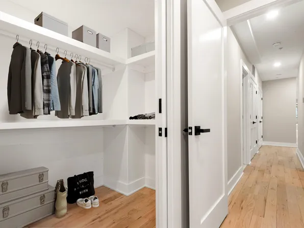 211 Summit Avenue image 10 of 16