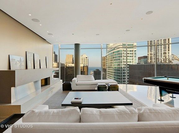 3rd image of 600 N Fairbanks Ct #3901-4