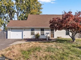 20 Maroon Rd, Levittown, PA 19056