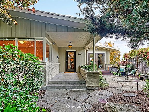 Front of Mid Century Modern Home 
