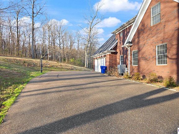 3rd image of 701 Oak Wood Ln
