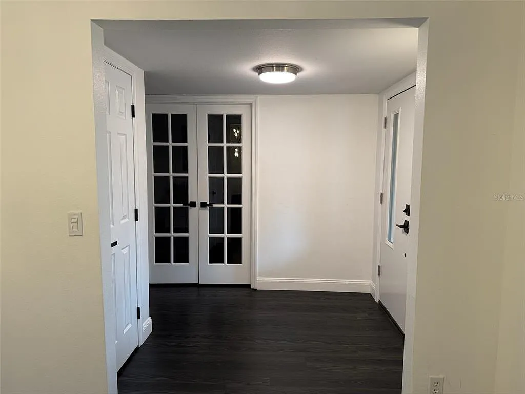 4 bed, 2.5 bath, 2302 sqft, $3,295 — Photo 2