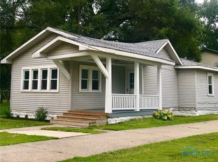 2040 Autokee St, Oregon, OH 43616