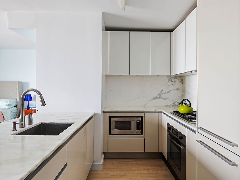 1st image of 322 W 57th St APT 37V