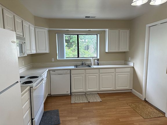 4th image of 16210 N Park Dr APT 201