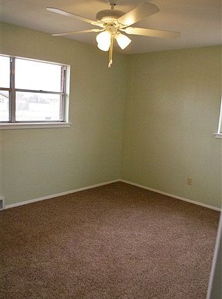 4th image of 1004 W Christopher Dr