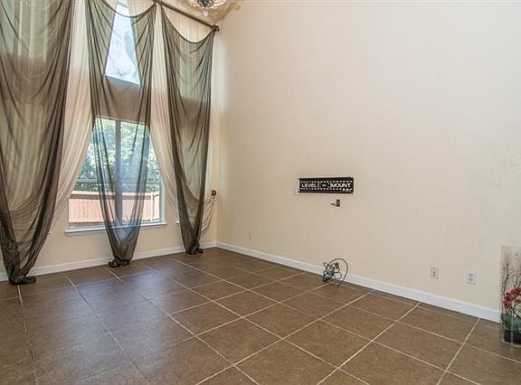 5th image of 953 Englewood Ln