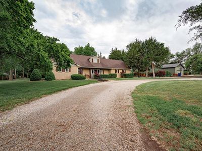 3180 E Country Club Rd, Salina, KS, 67401