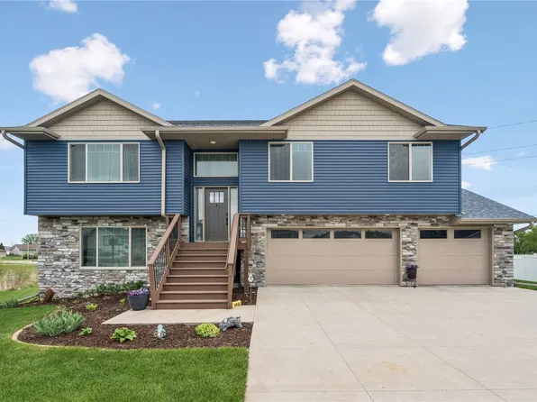 905 Carl Ct, Solon, IA 52333