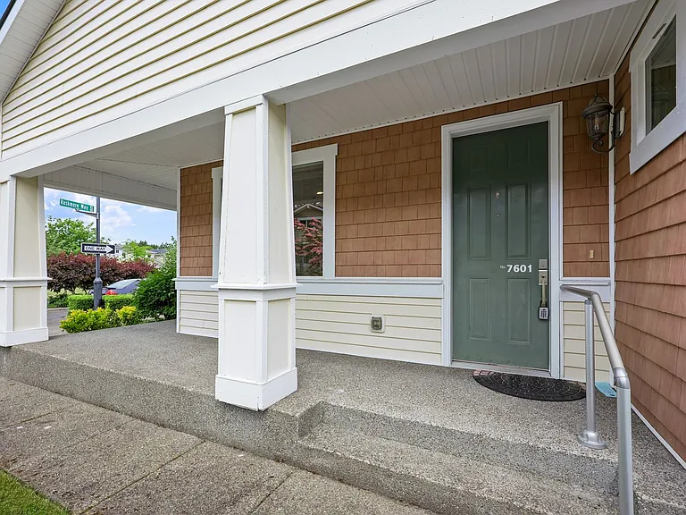 7601 Rushmore Way NE — Photo 2
