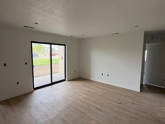 5th image of 1604 Darling Dr #3