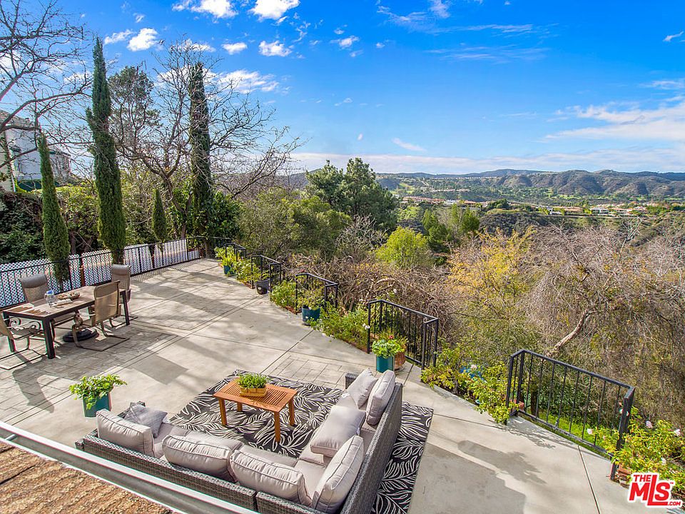 1st image of 2015 Linda Flora Dr