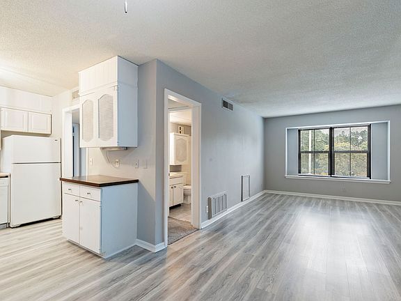 2nd image of 1309 E 21st St APT 104