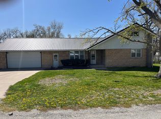 93 2nd Ave, Atkins, IA 52206