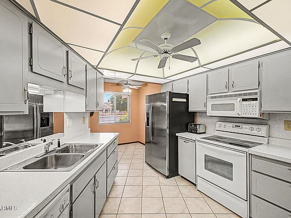 2nd image of 13813 N THUNDERBIRD Boulevard
