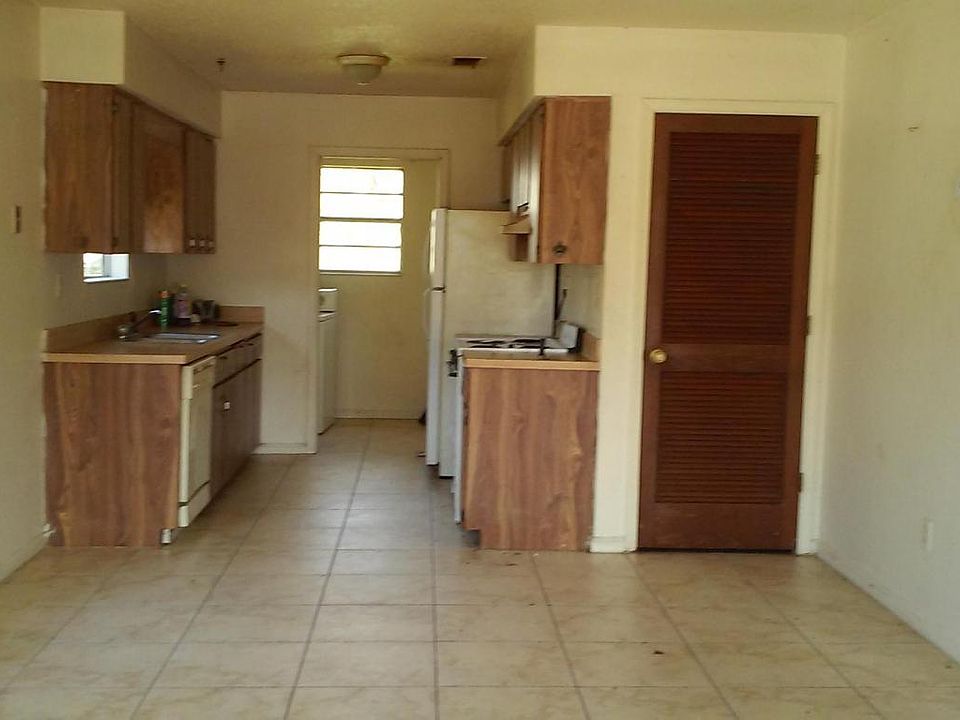 2nd image of 8637 Mc Glothlin St #1