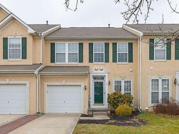 Welcome to your home - 28 Bridle Ct in desirable Short Hills